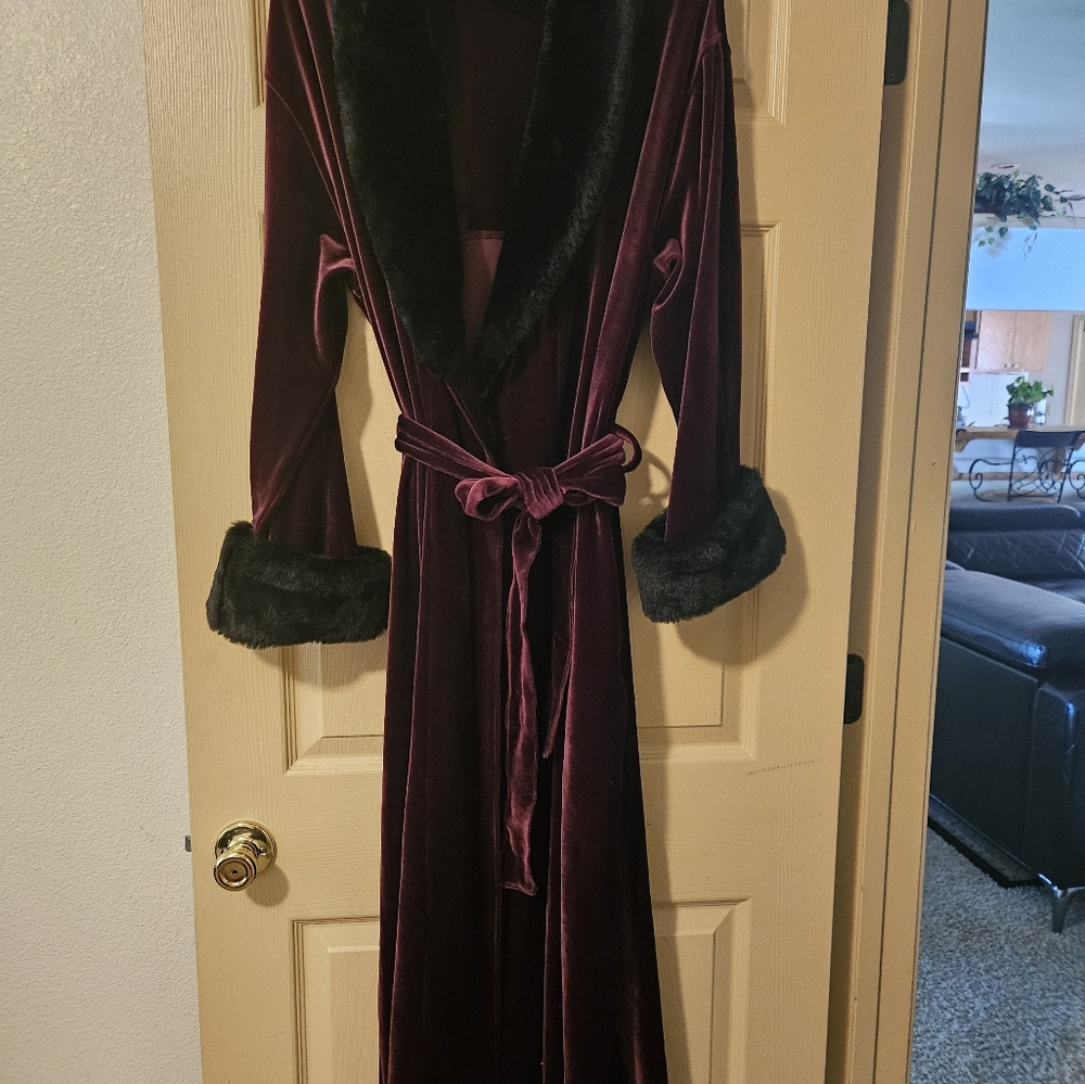 Luxurious Velvet Robe with Faux Fur Trim
